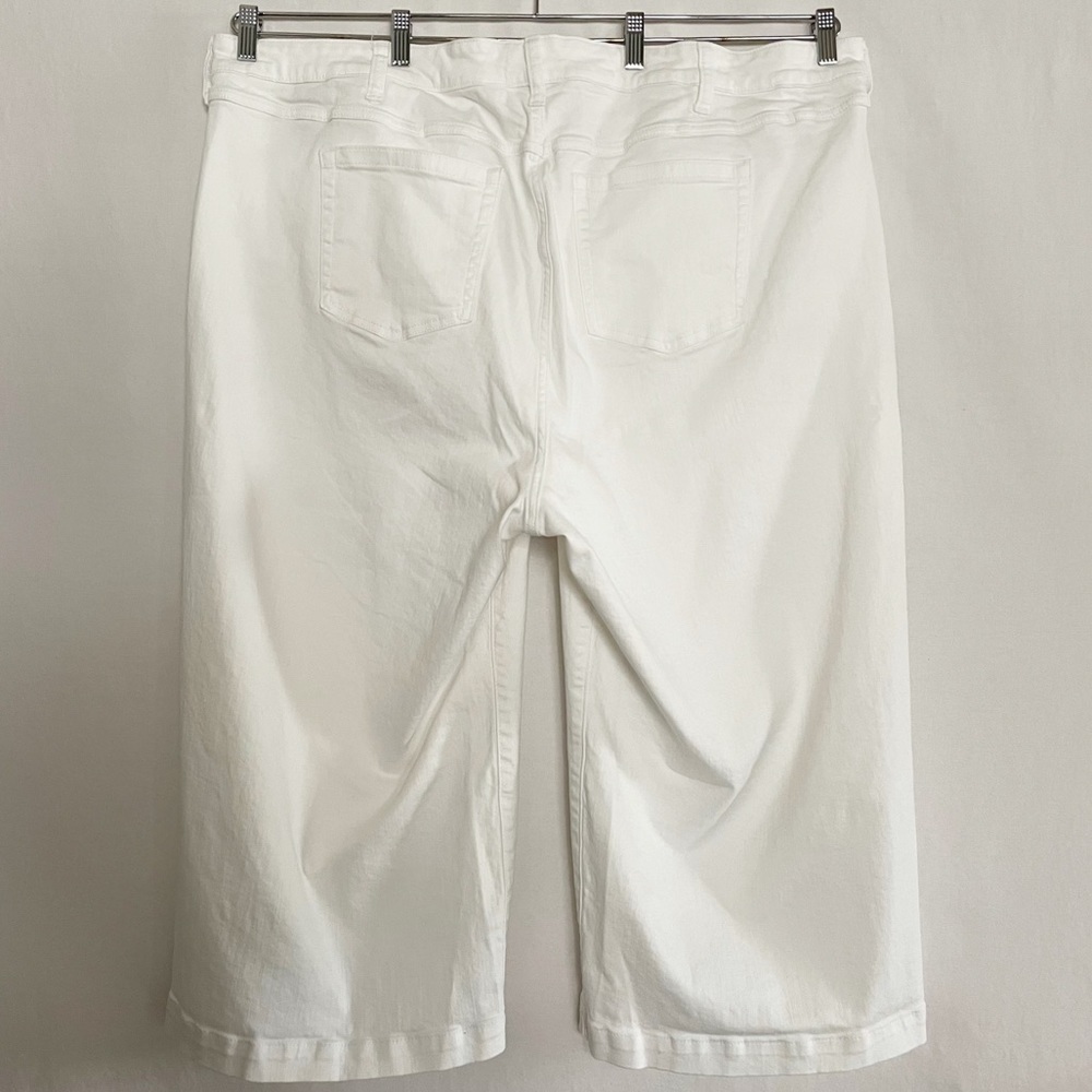 Torrid 28 Crop Wide Leg Vintage Stretch High-Rise Jean in Optic White - Picture 10 of 14